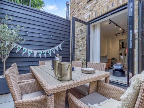 Whitstable House | Sea Beet - Uk49245