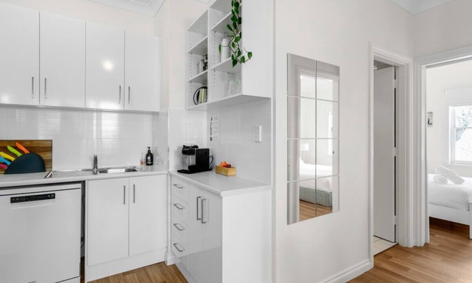 Victor Harbor Apartment | SEA BREEZE @ Smugglers Inn self contained apartment