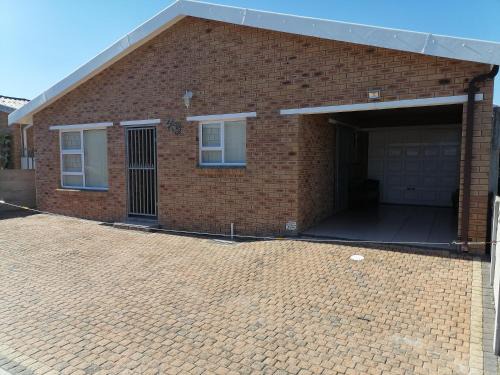 Pearly Beach House | Sea Breeze