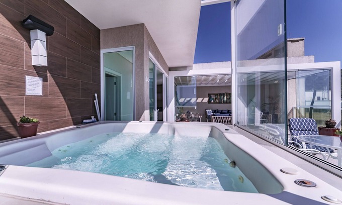 Mariscal Apartment | Sea Front Duplex with Hydromassage