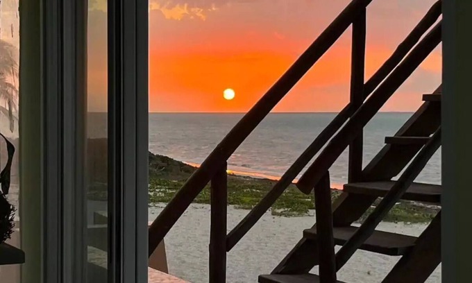 Chicxulub Puerto House | Sea front, white sand, pool, Family, 4 Room, A/C