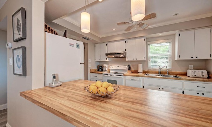 Whitney Beach Apartment | Sea Grape Inn 1- BEACHFRONT Property