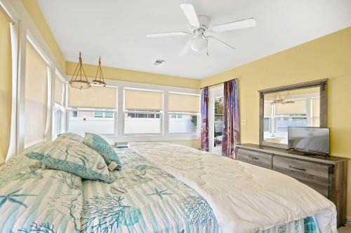 Surfside Beach House | Sea Hag's Captain's Cabin