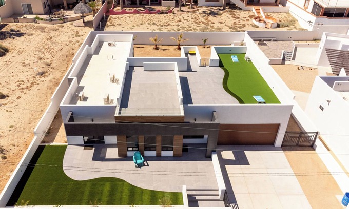 Las Conchas House | Sea La Vie: Come and enjoy the stunning beach views from this luxurious home