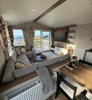 Llanllwchaiarn House | Sea La Vie Lodge