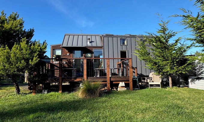 Waldport House | Sea Otter (formerly known as Sandbug)