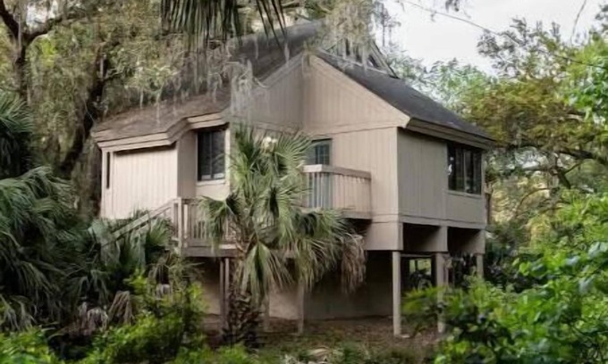Night Heron House | Sea Pines Villa Steps to Beach Coffee Bar King Bed