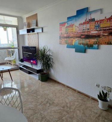 La Linea de la Concepcion Apartment | Sea View Apartment - 5 Min Walk to Gibraltar