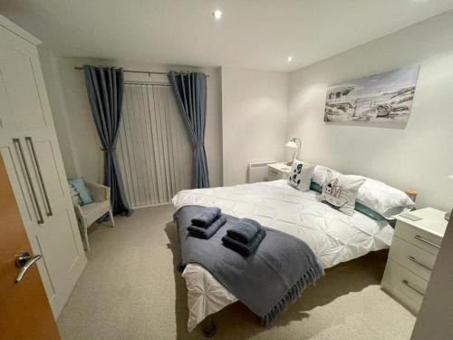 Llanelli Apartment | Sea view apartment at the beach!