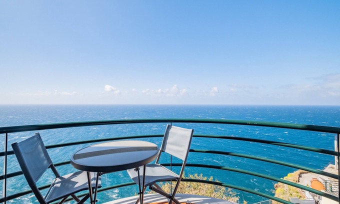 Camara de Lobos Apartment | Sea View - By Wehost