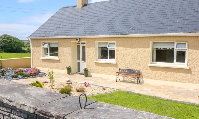 Magherareagh House | SEA VIEW HIDEAWAY, family friendly in Lahinch, County Clare