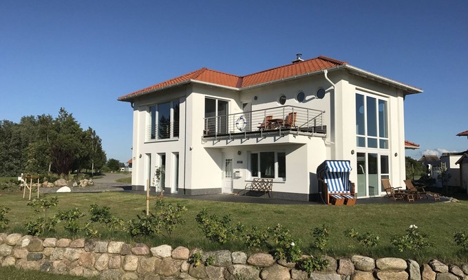 Trent House | Sea view Villa To'n Lüchtfüer with fireplace, sauna, garden, beach chair, stone barbecue