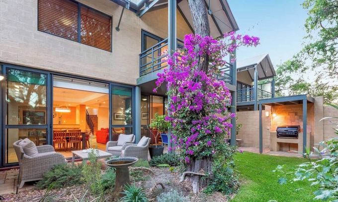 Broadwater House | Sea Vista Beachside Resort style Bliss