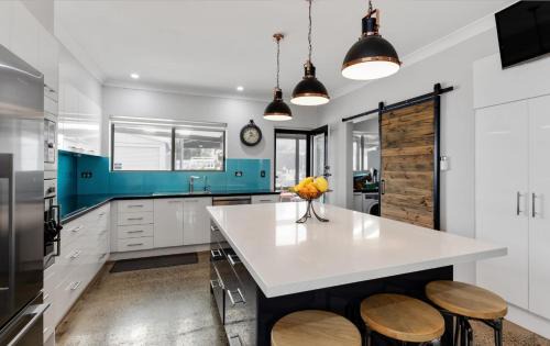 Hayborough House | Sea Whispers family and dog friendly