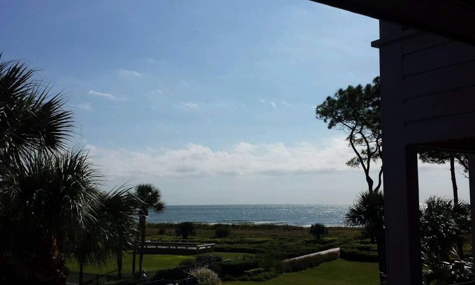 Hilton Head Island Condo | Seabatical-Beautiful ocean view! w/Bikes & Chairs