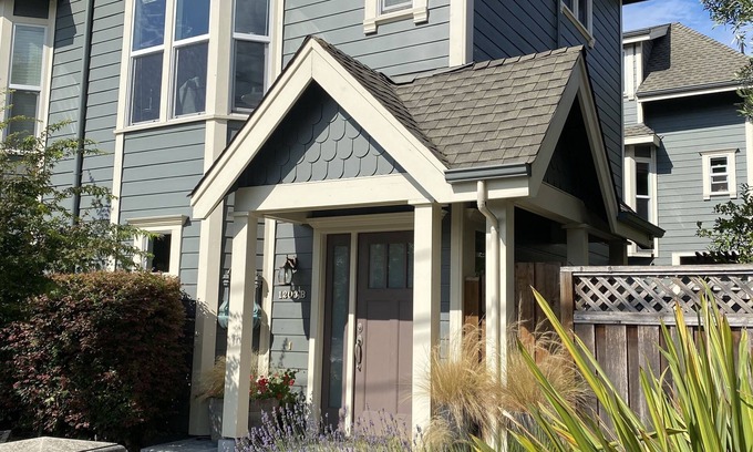 Upper Seabright House | Seabright unique retreat. Townhouse radiant with natural light and decor.