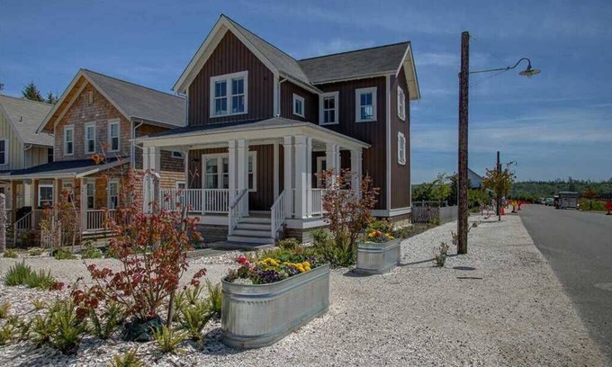 Seabrook House | Seabrook's Shifting Gears, a spacious 3-bedroom home!