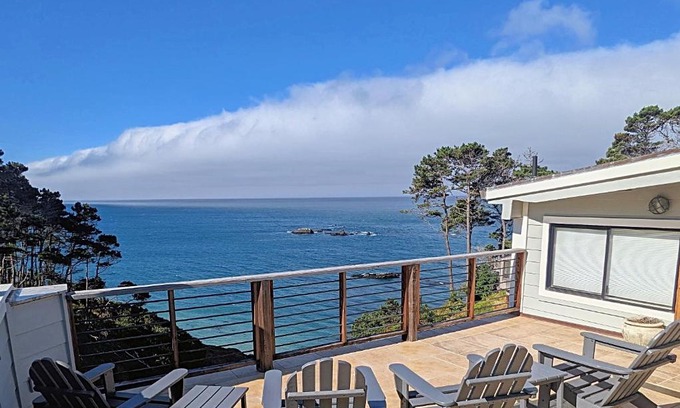 Gualala House | Seaflower Cove: Spacious 4bd waterfront retreat