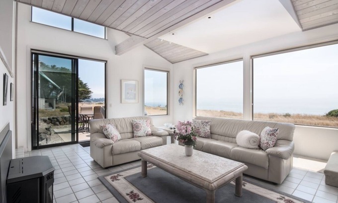 Sea Ranch Condo | Seafront 3 Bedroom Home by RedAwning