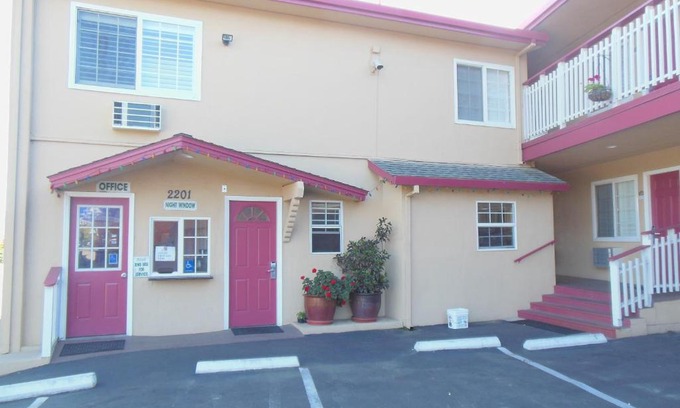 Seaside Hotel | Sealamp Inn