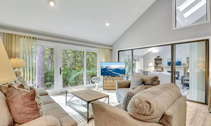 Sea Pines Villa | SeaPines, Completely Renovated, Spacious, Pet Friendly, Two bicycles included