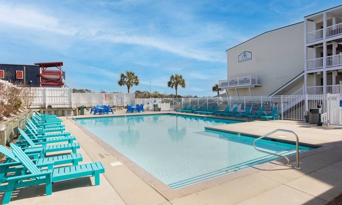 Long Beach Condo | Seas You Later - 2 Bedroom Condo Just 2 Blocks from the Beach with Large Pool, Elevator