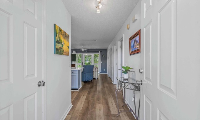 Surfside Beach Apartment | "Seashell Hideaway" - 7mi to the Ocean Waves