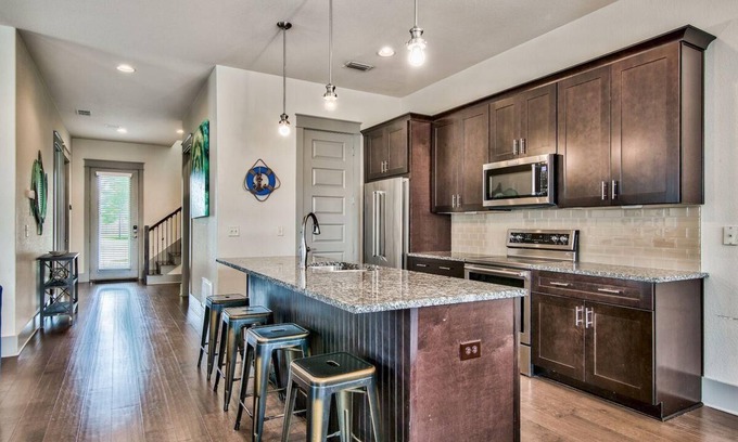Frangista Beach House | Seaside Bliss: 4B/4B, Patio, BBQ, Pool, Near Beach