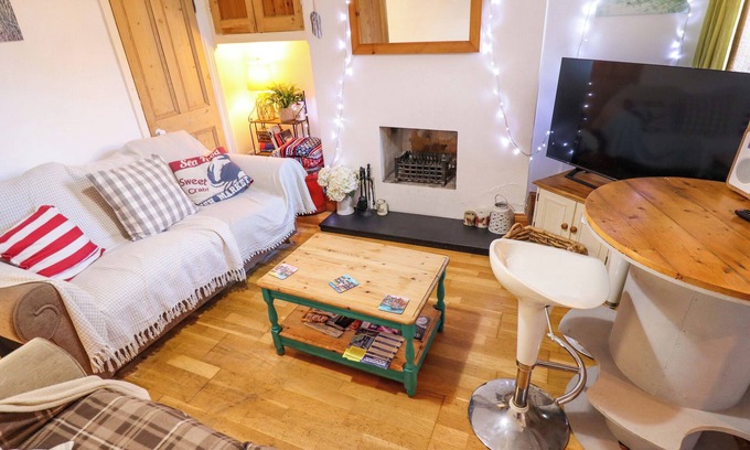 Cleethorpes Cottage | SEASIDE COTTAGE, pet friendly, country holiday cottage in Cleethorpes