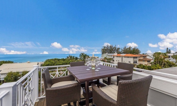 Ilexhurst House | Seaside Haven by Duncan Real Estate