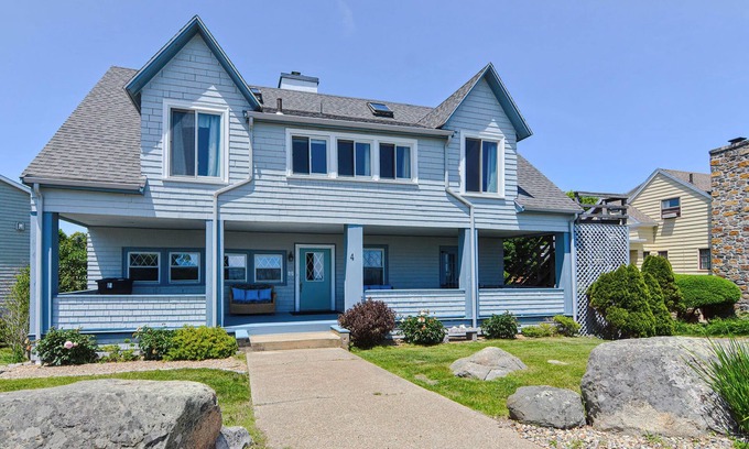 Gloucester House | Seaside House: Walk to Good Harbor Beach