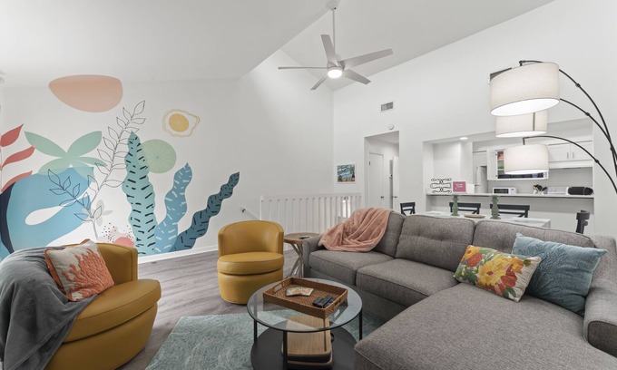 Jacksonville Beach House | Seaside Retreat: Short walk to Beach, Dining & Shops! Fenced Yard, outdoor space