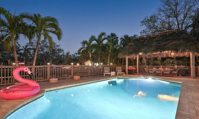 Palma Sola House | Seaside Sanctuary - 10 min to the beach, heated pool, water view, billiards