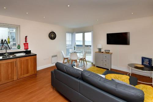 Castle Apartment | Seaside Serenity in Swansea