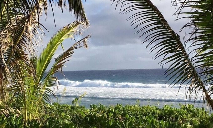 Rarotonga Villa | Seaspray Beach Villa - beachfront holiday home