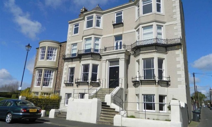 Tynemouth Apartment | Seaview Tynemouth Apartment and Parking. Pet friendly!