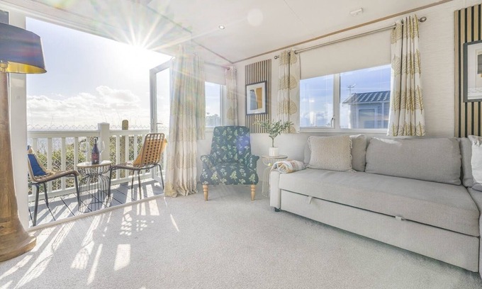 Rhoose House | Seaviews Porthkerry Holiday Park Sleeps 6