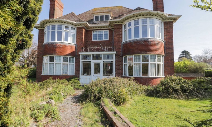 Rhos on Sea Cottage | SEAWINDS 2A, pet friendly, character holiday cottage in Rhos-On-Sea