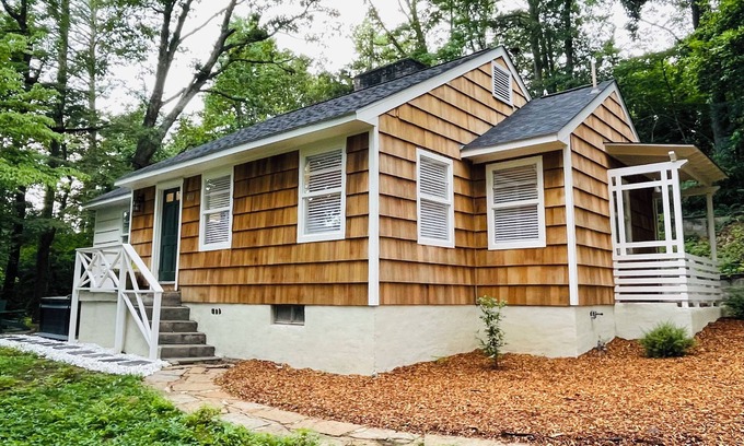 Glen Iris House | Secluded 2BR house in the trees 1mi from BHM city - sauna, hot tub, ping pong