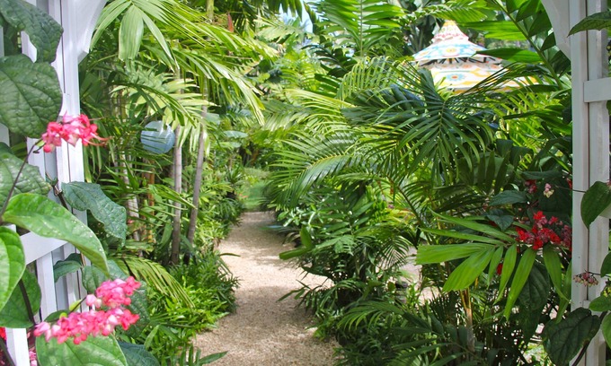 Kailua House | Secluded Beach Bungalow with Private Garden