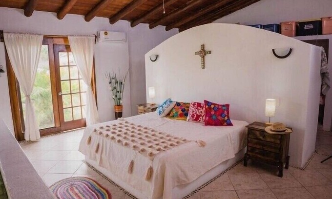 La Union de Isidoro Montes de Oca Villa | Secluded beachfront villa w/pool near Troncones and 30 min from Lazaro Cardenas