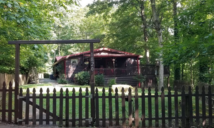 Goodlettsville Cabin | Secluded Cabin 3Bed/3Bath Max 6 people 2 King Masters,15 Minutes To Nashville