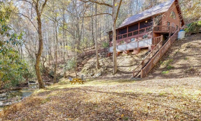 Williamstown Cabin | Secluded Cabin on Creek with Hot Tub