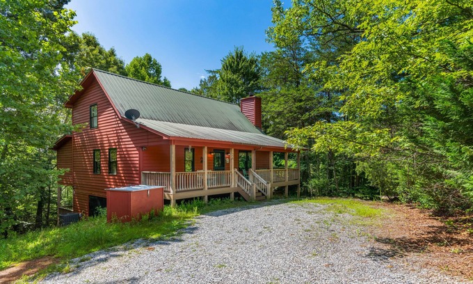 Sautee Nacoochee Cabin | Secluded cabin with game room, wood fireplace, firepit, & great decks