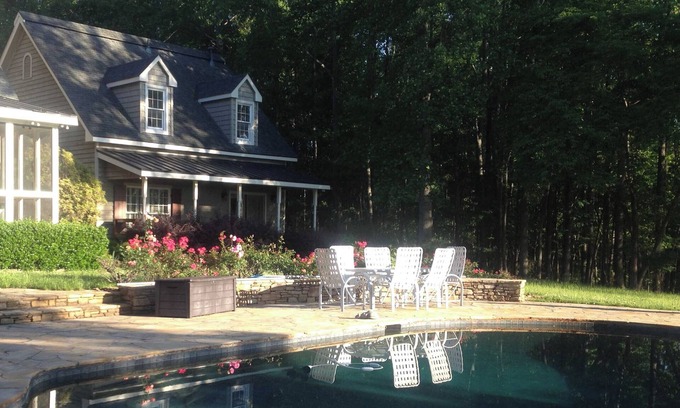 Milton Cottage | Secluded Cottage on Horse Farm, Close to Dntn Alpha, Windward, Wifi AC