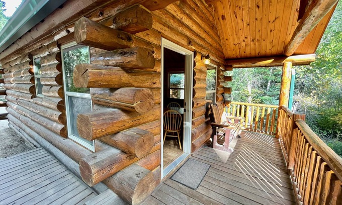 Coaldale Cabin | Secluded Creekside Cabins