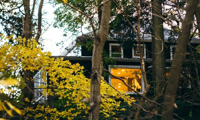 Putnam County House | Secluded farm atop a hill