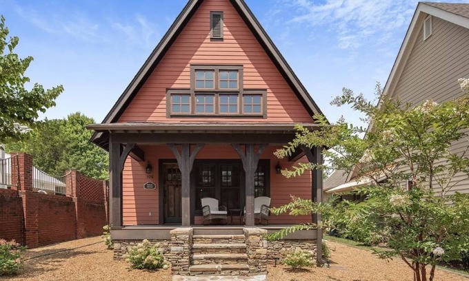 Pisgah Cottage | Secluded Getaway at Wayward Cottage