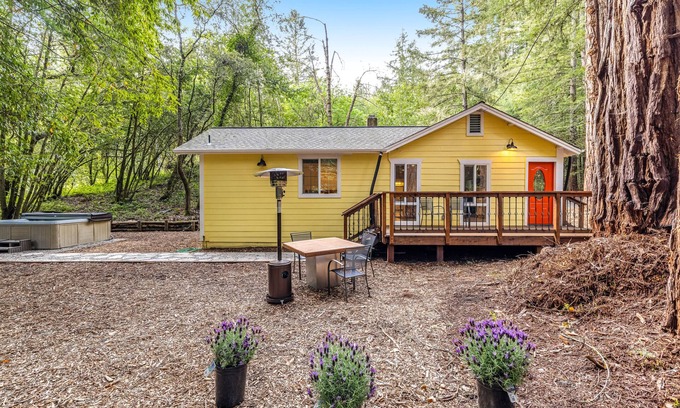 Freestone House | Secluded home with hot tub, washer/dryer, WiFi - near wineries, beach