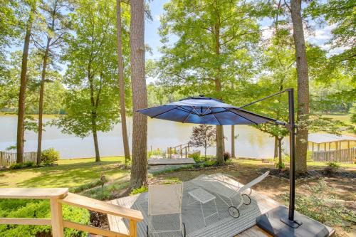 Mid America House | Secluded Lake Hamilton Access Hot Springs Home